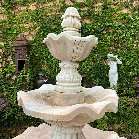 Chafariz clássico de três pratos com bacia para jardim e espelho d'água